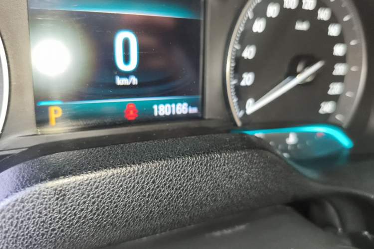 Used Buick GT 2018 18T Automatic Elite Model Odometer Close Up