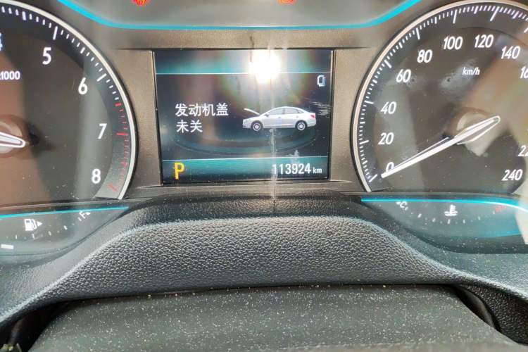 Used Buick GT 2018 18T Automatic Elite Model Odometer Close Up