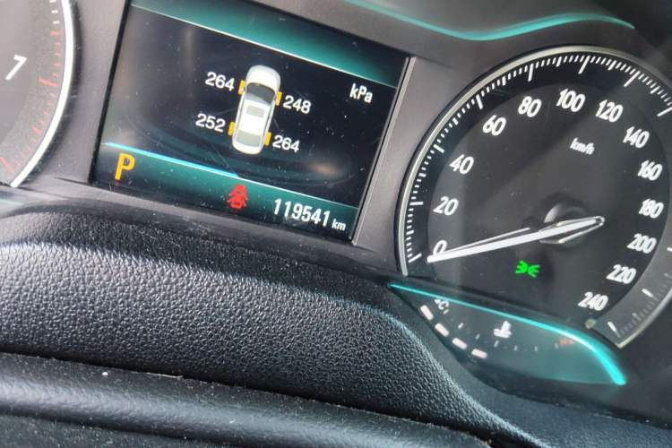 Used Buick GT 2018 15T Dual-Clutch Elite Model China V Standard Odometer Close Up