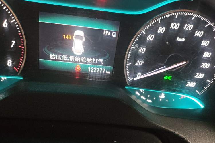 Used Buick GT 2018 15T Manual Elite Version China V Standard Odometer Close Up