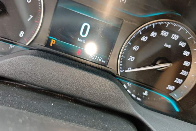 Used Buick GT 2018 18T Automatic Flagship Model Odometer Close Up