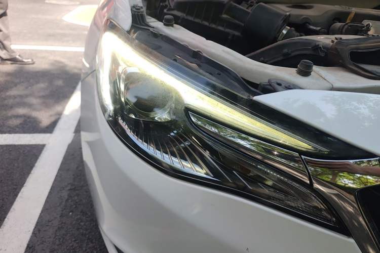 Used Buick GT 2018 15T Manual Entry-Level Version China V Standard Right Front Headlight