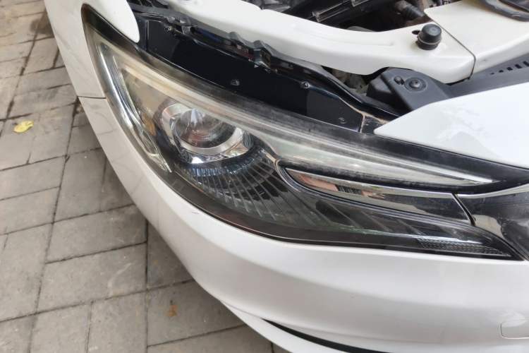 Used Buick GT 2018 15T Manual Entry-Level Version China V Standard Right Front Headlight