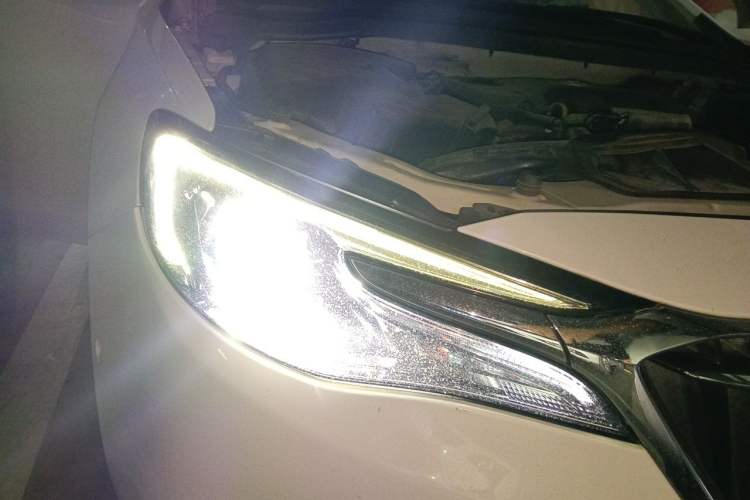 Used Buick GT 2018 18T Automatic Flagship Model Right Front Headlight