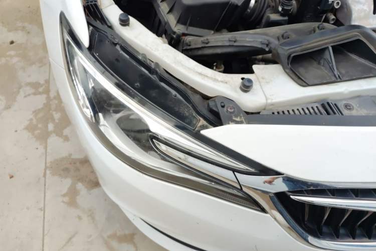 Used Buick GT 2018 18T Automatic Elite Model Right Front Headlight