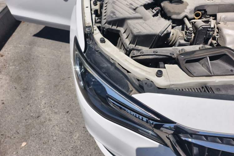 Used Buick GT 2018 18T Automatic Elite Model Right Front Headlight
