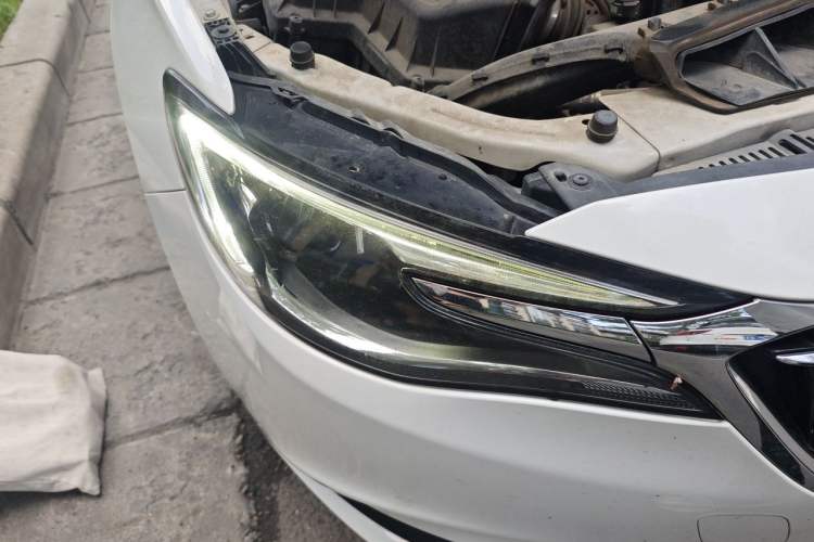 Used Buick GT 2018 18T Automatic Elite Model Right Front Headlight