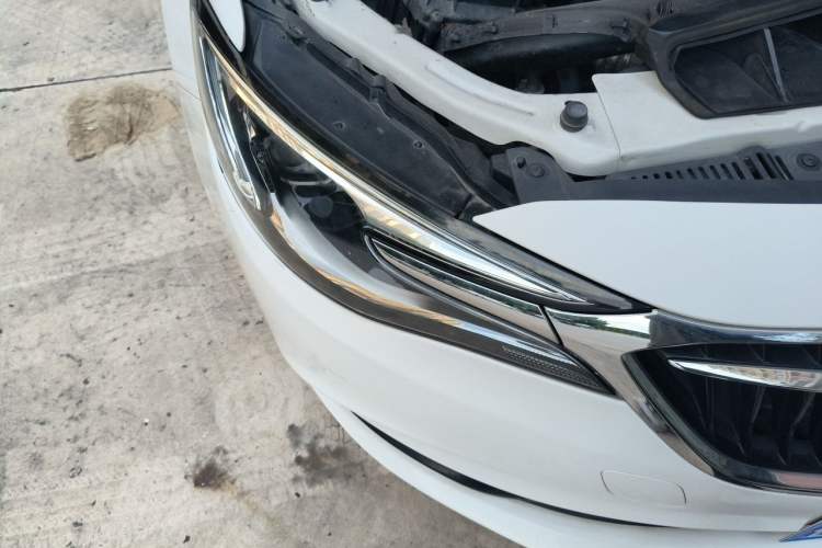 Used Buick GT 2018 18T Automatic Flagship Model Right Front Headlight