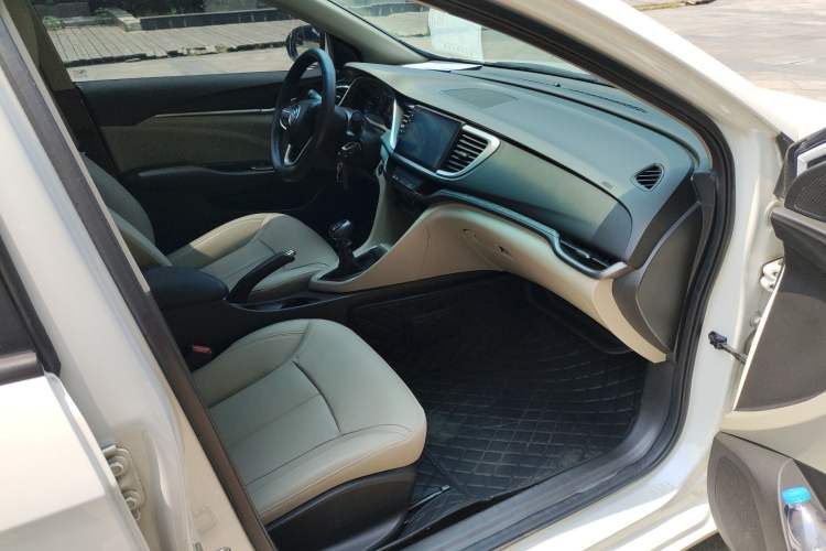 Used Buick GT 2018 15T Manual Elite Version China V Standard Right Front Seat