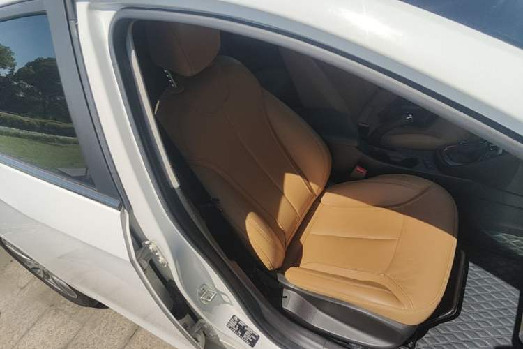 Used Buick GT 2018 18T Automatic Flagship Model Right Front Seat