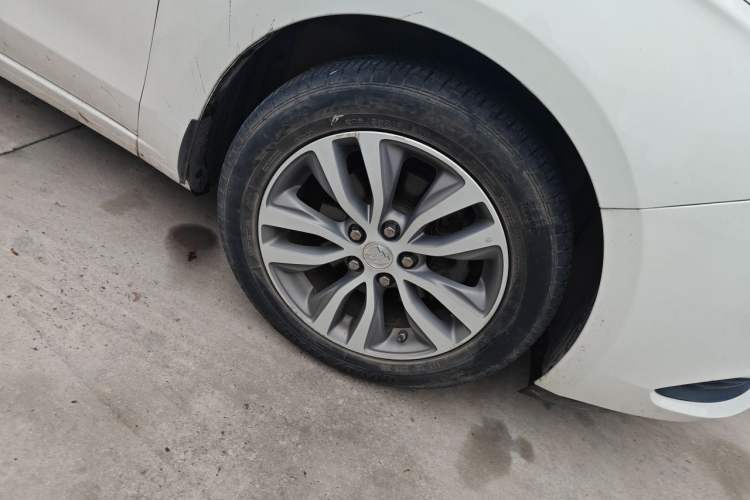 Used Buick GT 2018 18T Automatic Elite Model Right Front Wheel Hub