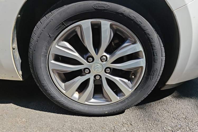 Used Buick GT 2018 18T Automatic Elite Model Right Front Wheel Hub