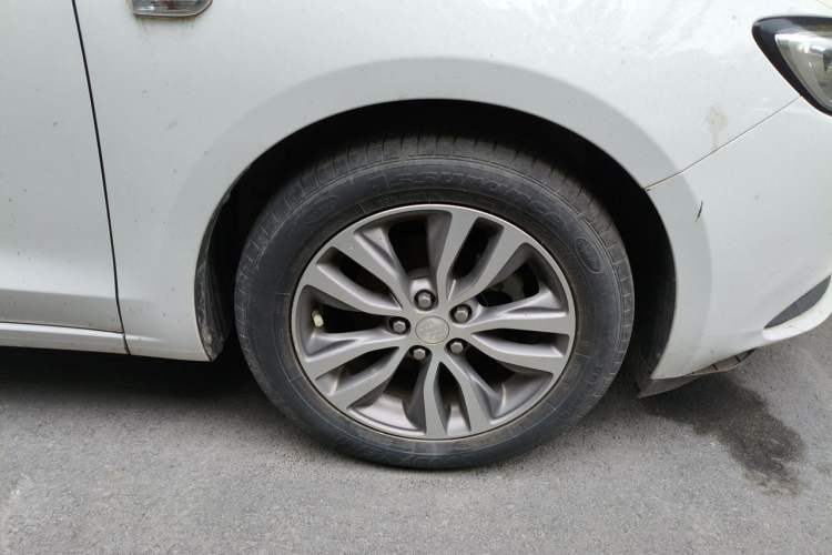 Used Buick GT 2018 18T Automatic Elite Model Right Front Wheel Hub