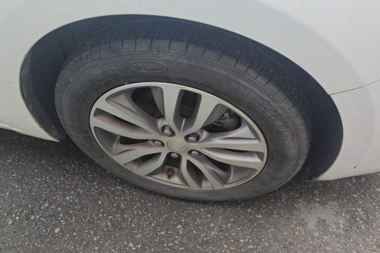 Used Buick GT 2018 18T Automatic Elite Model Right Front Wheel Hub