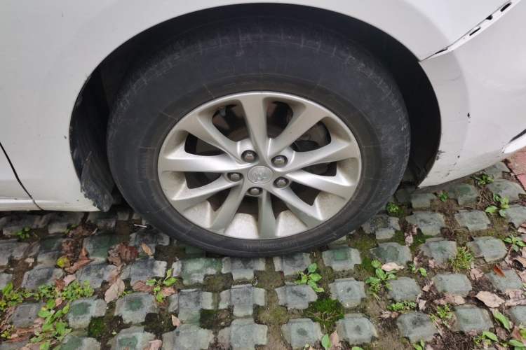 Used Buick GT 2018 15T Dual-Clutch Advanced Model China V Standard Right Front Wheel Hub