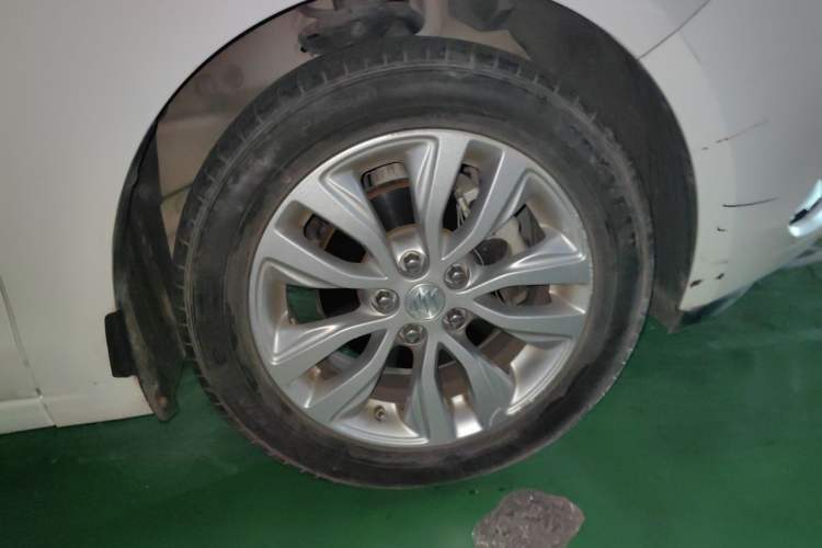 Used Buick GT 2018 15T Manual Elite Version China V Standard Right Front Wheel Hub