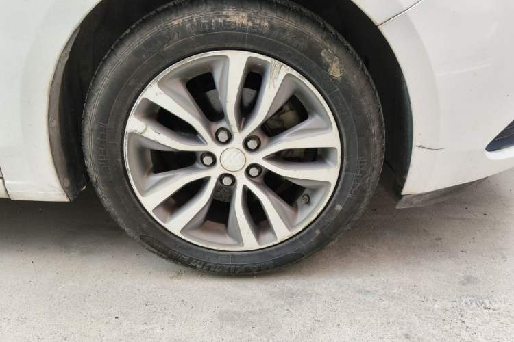 Used Buick GT 2018 18T Automatic Elite Model Right Front Wheel Hub