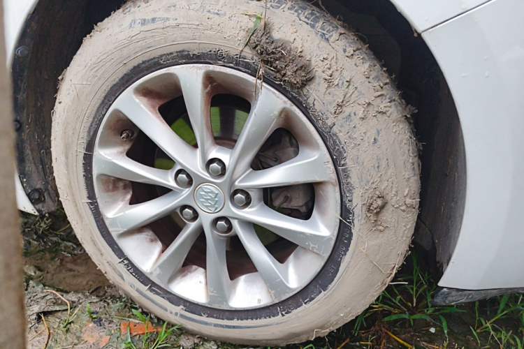 Used Buick GT 2018 15T Dual-Clutch Advanced Model China V Standard Right Front Wheel Hub