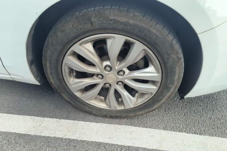 Used Buick GT 2018 15T Manual Elite Version China V Standard Right Front Wheel Hub
