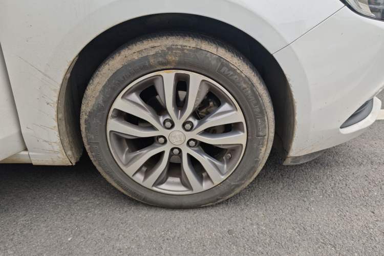Used Buick GT 2018 18T Automatic Elite Model Right Front Wheel Hub