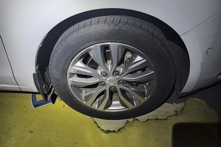 Used Buick GT 2018 18T Automatic Flagship Model Right Front Wheel Hub