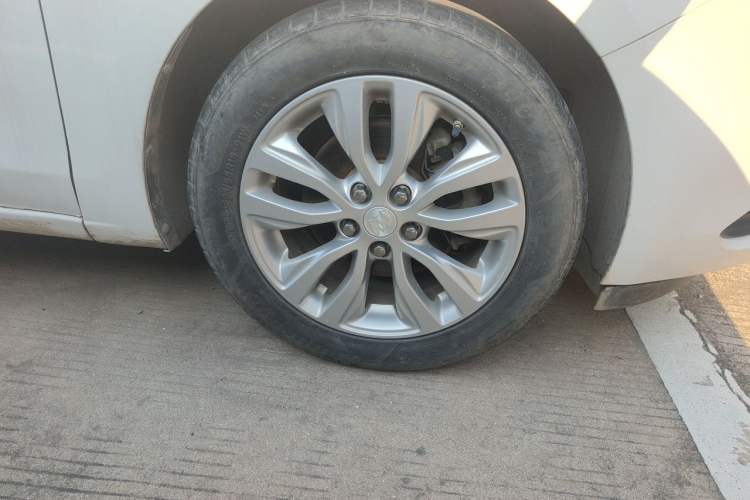 Used Buick GT 2018 15T Manual Elite Version China V Standard Right Front Wheel Hub