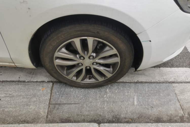 Used Buick GT 2018 18T Automatic Elite Model Right Front Wheel Hub