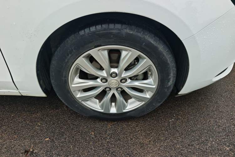 Used Buick GT 2018 15T Manual Elite Version China V Standard Right Front Wheel Hub