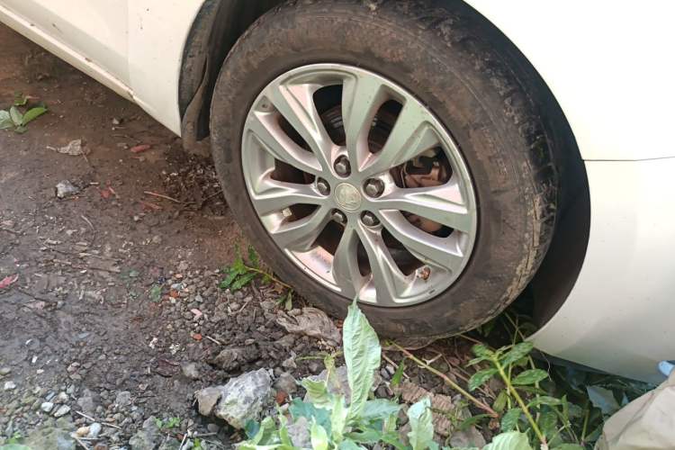 Used Buick GT 2018 15T Manual Elite Version China V Standard Right Front Wheel Hub