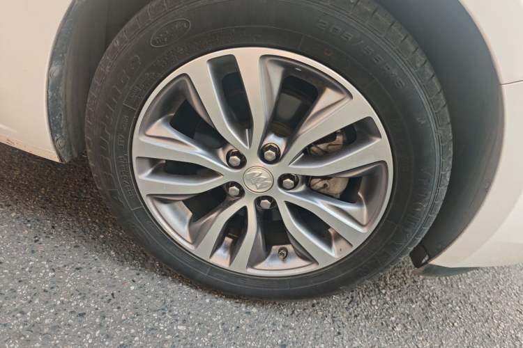 Used Buick GT 2018 18T Automatic Elite Model Right Front Wheel Hub