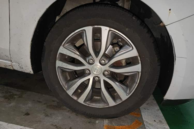 Used Buick GT 2018 18T Automatic Elite Model Right Front Wheel Hub
