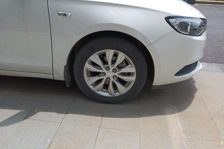 Used Buick GT 2018 15T Manual Elite Version China V Standard Right Front Wheel Hub