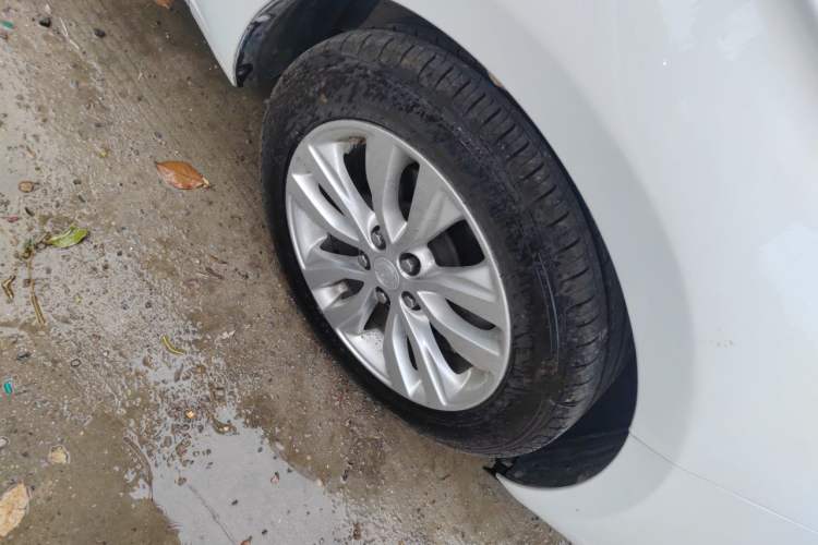 Used Buick GT 2018 15T Manual Elite Version China V Standard Right Front Wheel Hub
