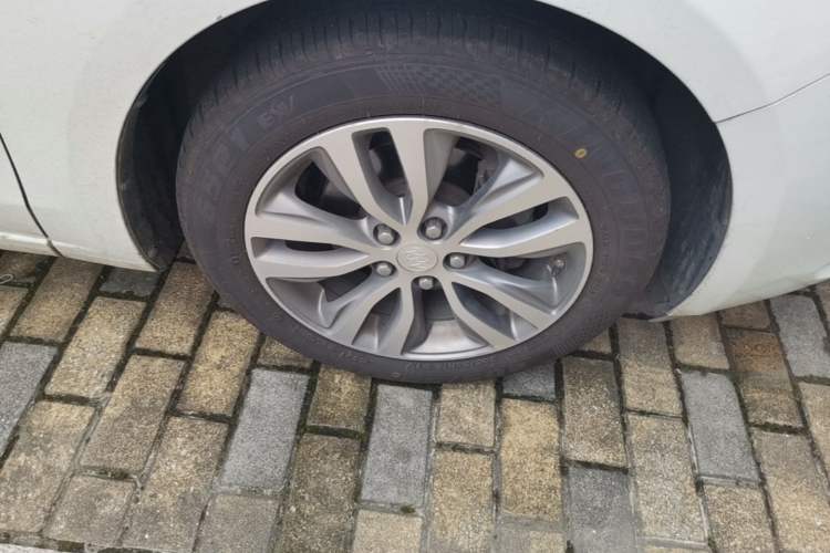 Used Buick GT 2018 18T Automatic Elite Model Right Front Wheel Hub