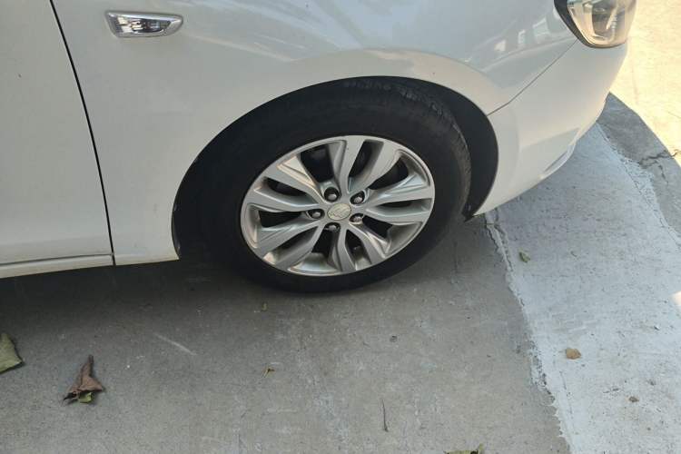 Used Buick GT 2018 15T Manual Elite Version China V Standard Right Front Wheel Hub