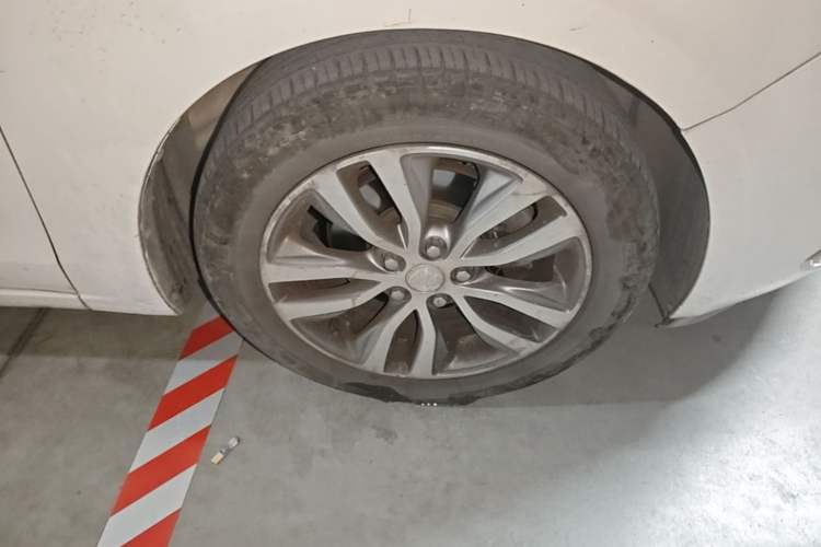 Used Buick GT 2018 18T Automatic Elite Model Right Front Wheel Hub