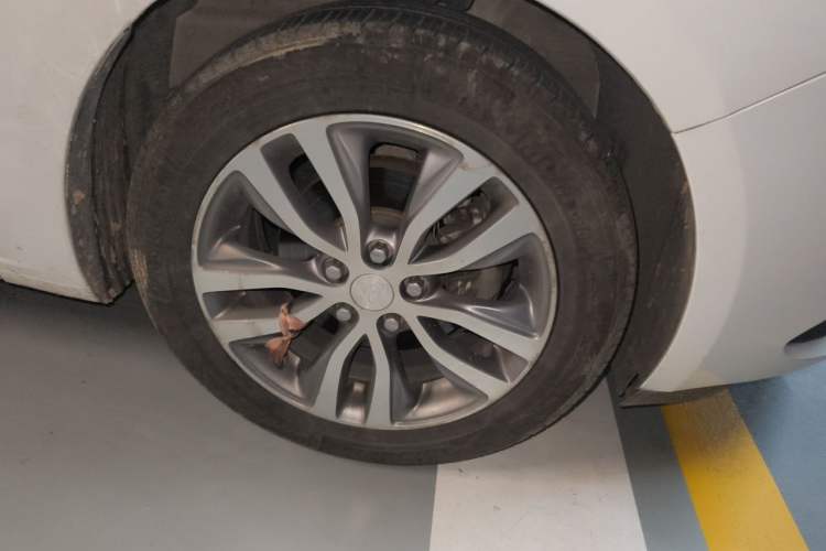 Used Buick GT 2018 18T Automatic Elite Model Right Front Wheel Hub