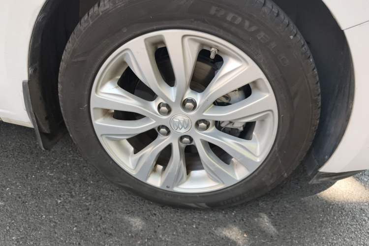 Used Buick GT 2018 15T Dual-Clutch Elite Model China V Standard Right Front Wheel Hub