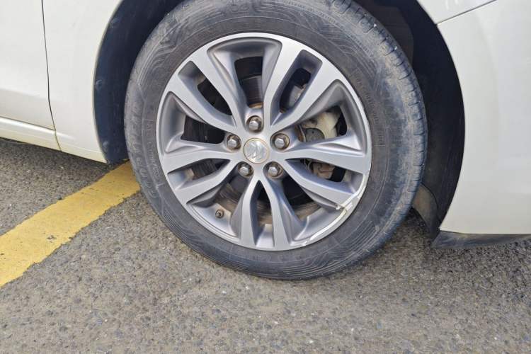 Used Buick GT 2018 18T Automatic Elite Model Right Front Wheel Hub