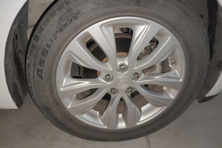 Used Buick GT 2018 15T Dual-Clutch Elite Model China V Standard Right Front Wheel Hub