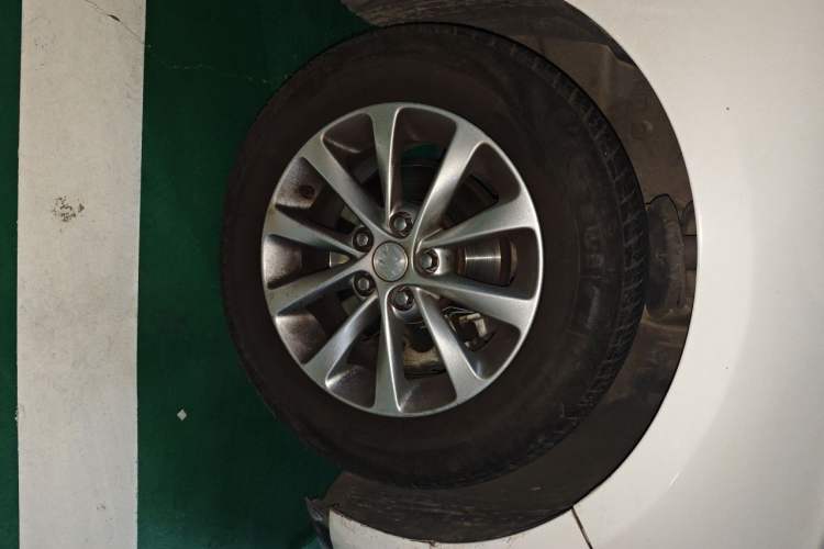 Used Buick GT 2018 15T Dual-Clutch Advanced Model China V Standard Right Front Wheel Hub
