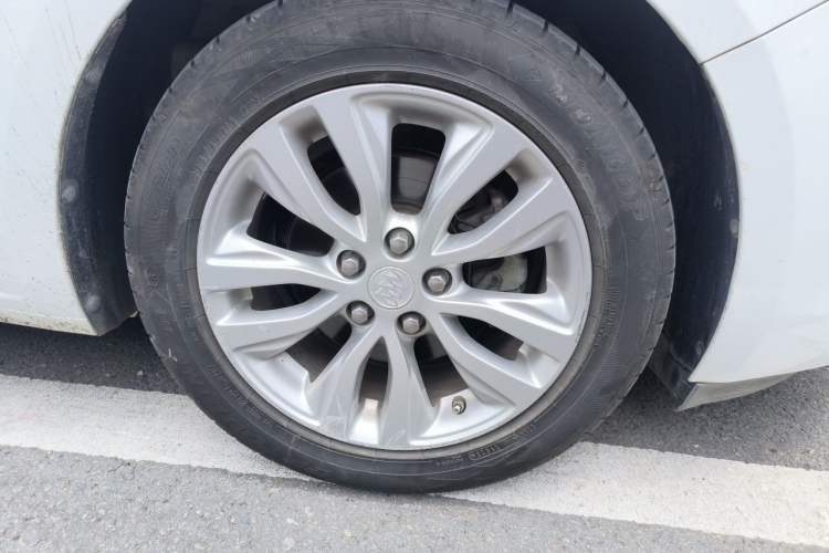 Used Buick GT 2018 15T Dual-Clutch Elite Model China V Standard Right Front Wheel Hub