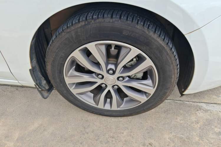 Used Buick GT 2018 18T Automatic Elite Model Right Front Wheel Hub