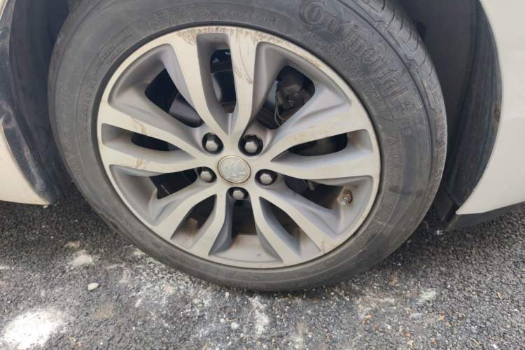 Used Buick GT 2018 18T Automatic Elite Model Right Front Wheel Hub
