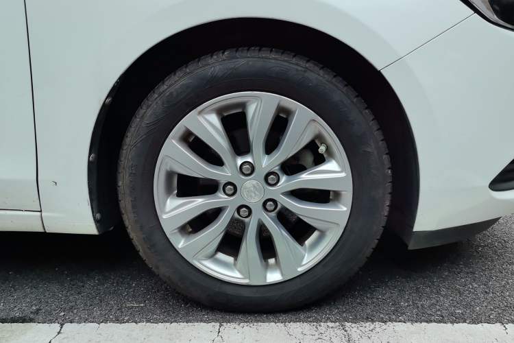 Used Buick GT 2018 15T Dual-Clutch Elite Model China V Standard Right Front Wheel Hub
