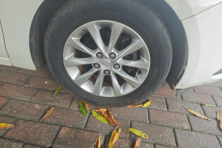 Used Buick GT 2018 15T Dual-Clutch Advanced Model China V Standard Right Front Wheel Hub