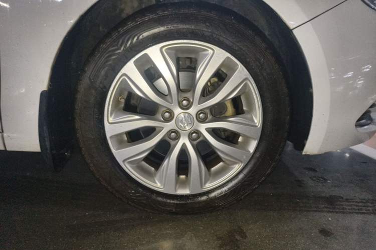 Used Buick GT 2018 15T Dual-Clutch Elite Model China V Standard Right Front Wheel Hub