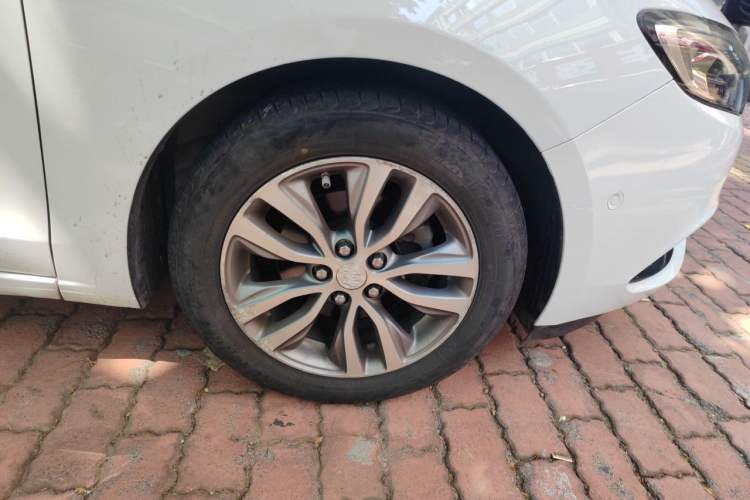 Used Buick GT 2018 18T Automatic Flagship Model Right Front Wheel Hub