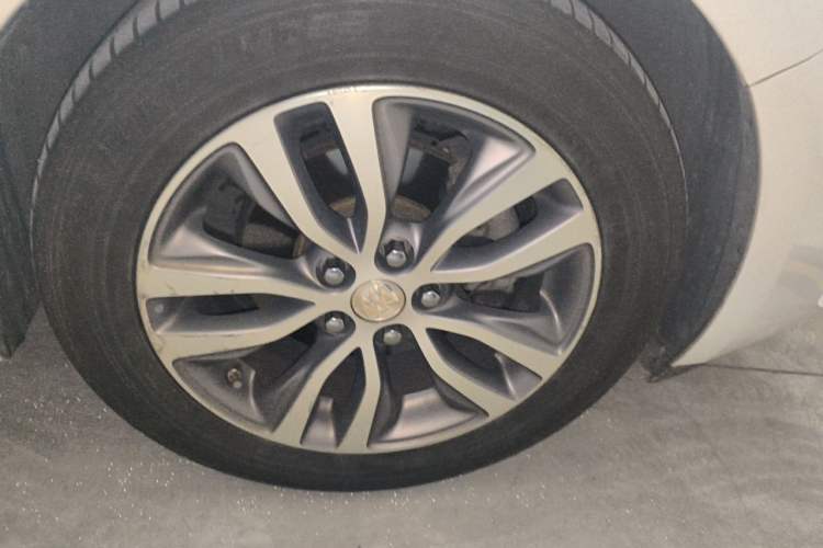 Used Buick GT 2018 18T Automatic Elite Model Right Front Wheel Hub