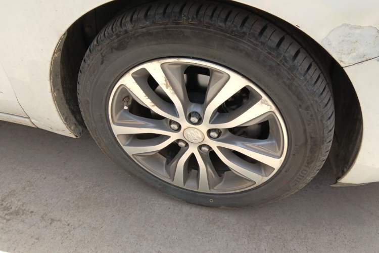 Used Buick GT 2018 18T Automatic Elite Model Right Front Wheel Hub